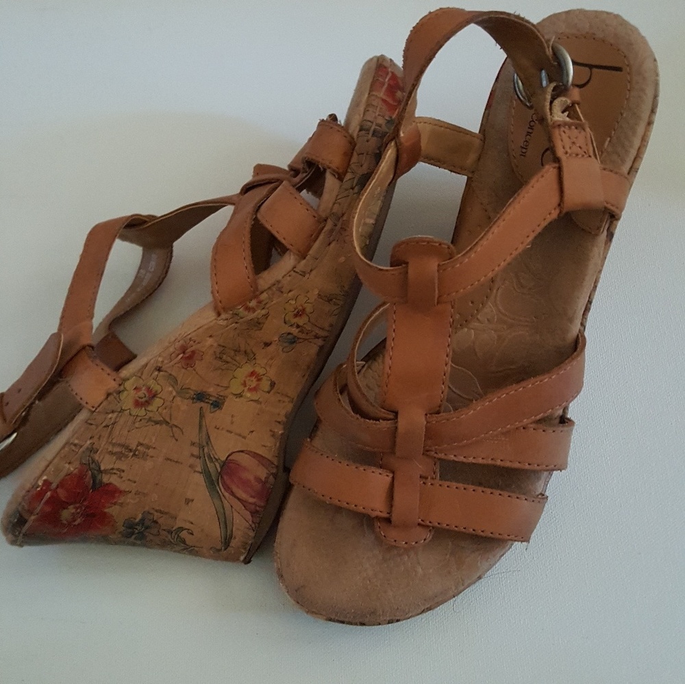 Tan Wedge Sandals w/ Floral Wedge, size 7